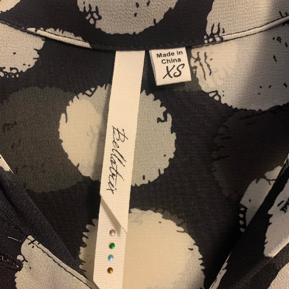 Bellatrix Black & White Polka Dot High-Low Button-Up Blouse - XS - Picture 7 of 8